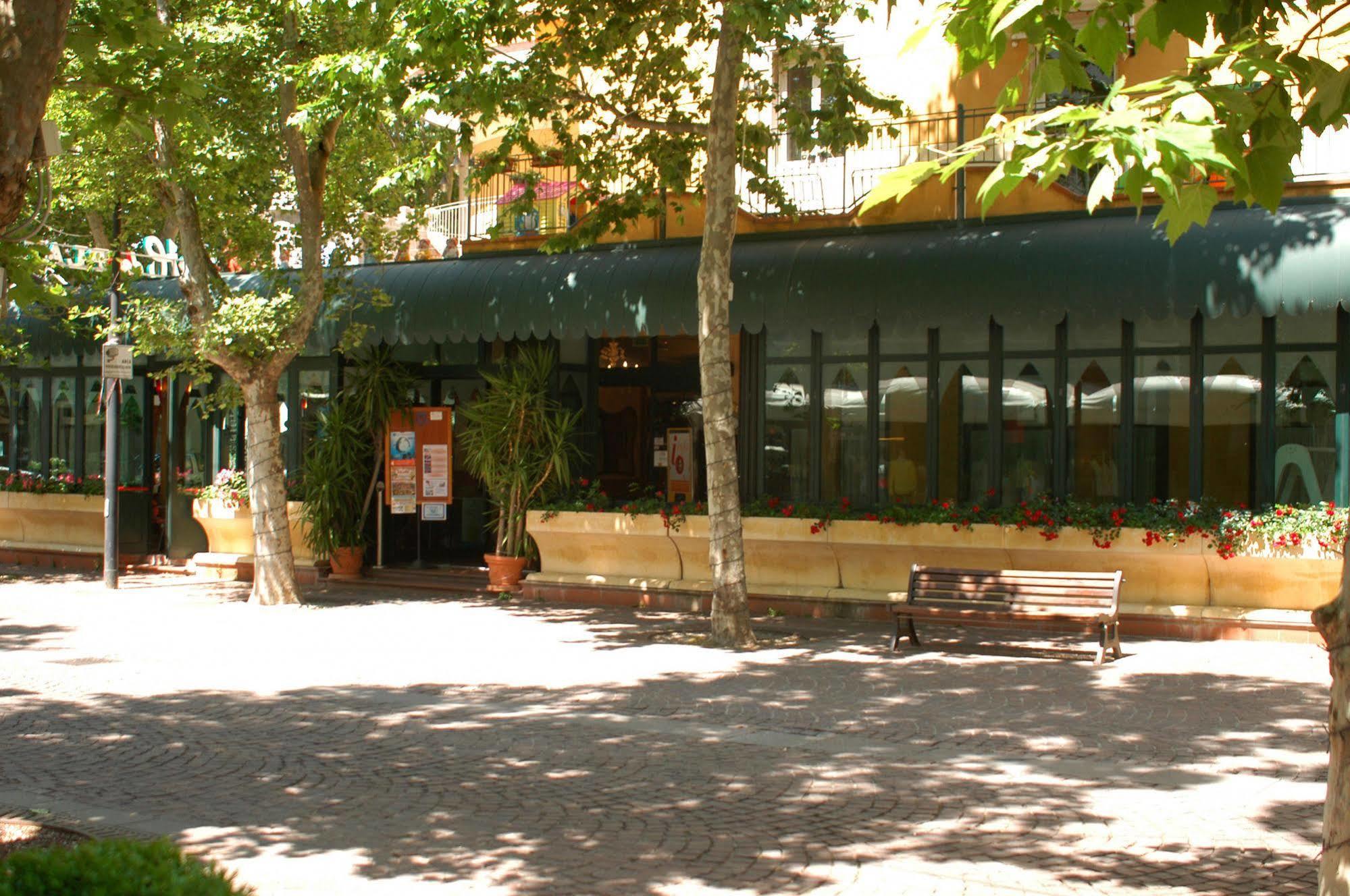 Hotel Dei Platani Rimini Exterior photo